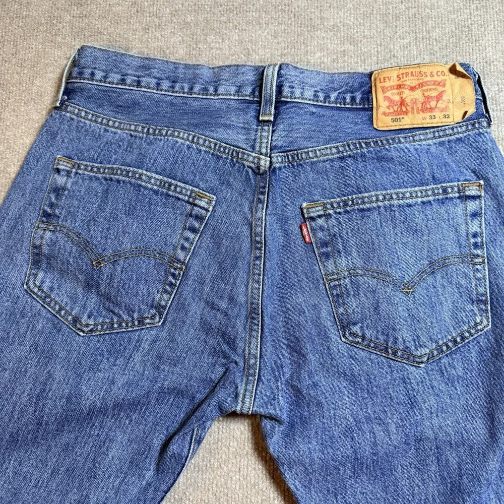 Levis 501 Original Fit Mens Jeans 33x30 Medium Wash Blue Button Fly Straight Leg
